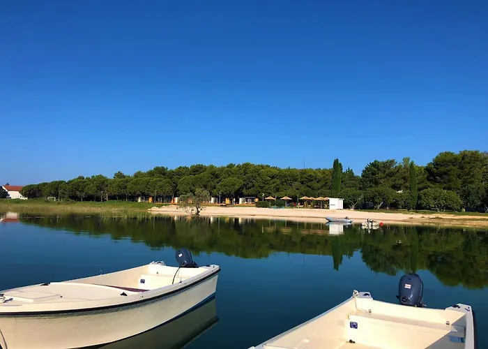 キャンプ場 Vransko Jezero - Crkvine Pakoštane