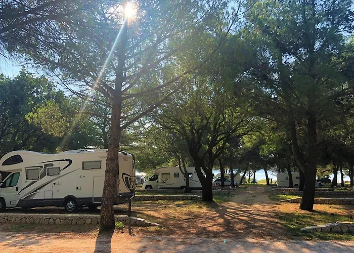 キャンプ場 Vransko Jezero - Crkvine