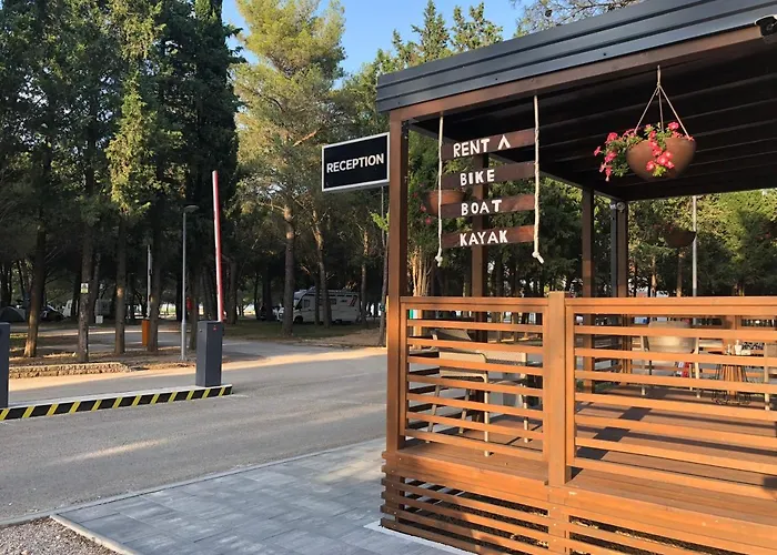 キャンプ場 Vransko Jezero - Crkvine