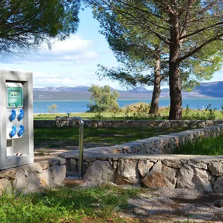 Vransko Jezero - Crkvine Pakostane