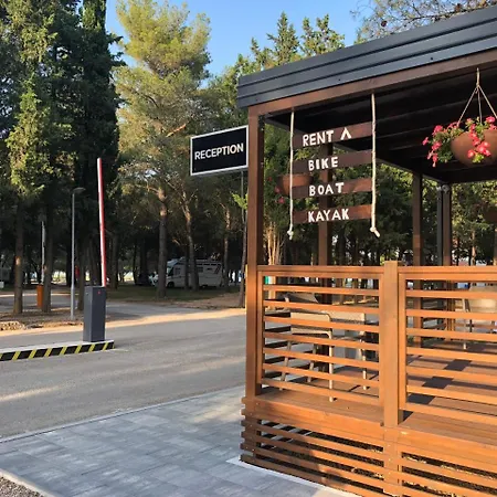 Kamp Vransko Jezero - Crkvine