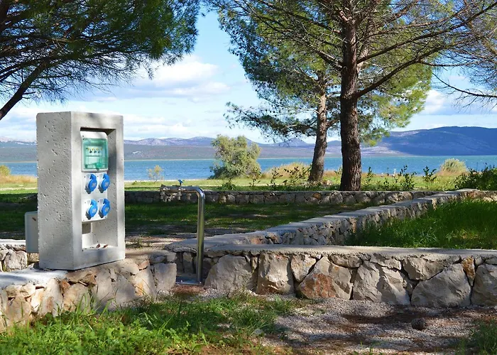 Vransko Jezero - Crkvine Pakoštane